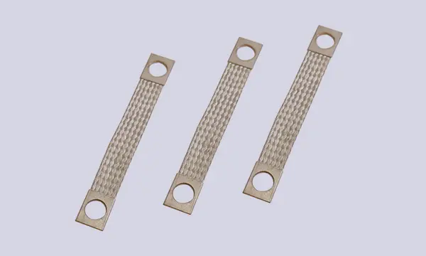 Làm thẳng các kết nối mềm của băng bện đồng là tiền đề của việc sử dụng thanh đồng